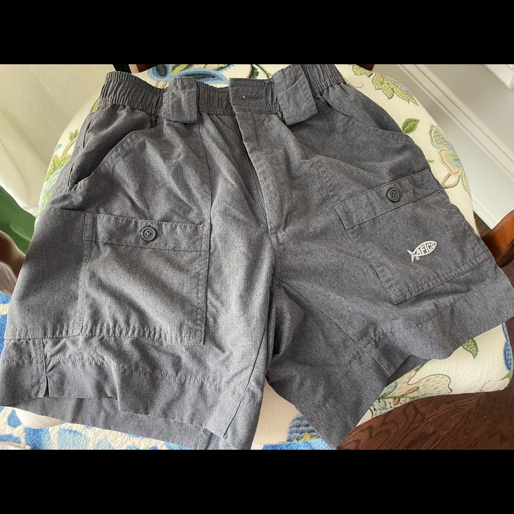 Aftco men’s shorts in EUC, gray in color
